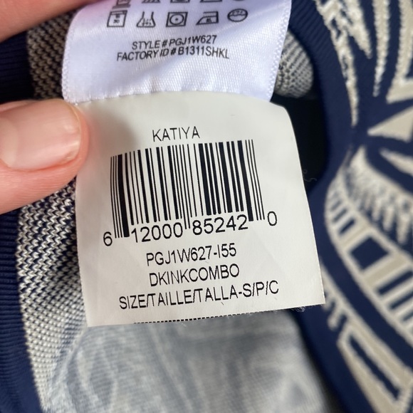 BCBGMAXAZRIA crop top - Picture 4 of 4